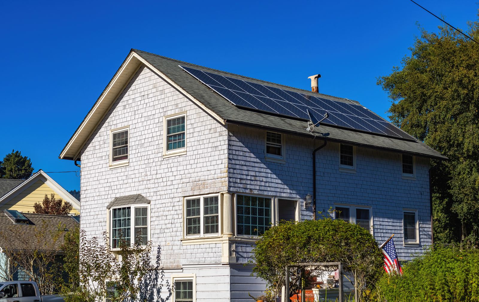 Hệ thống điện mặt trời hybrid 5,58kWp lưu trữ 15,36kWh cho hộ gia đình tại TP. Thủ Đức