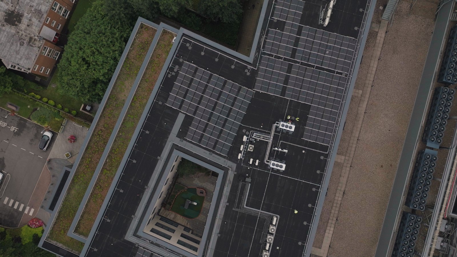 Hệ thống điện mặt trời hybrid 12,4kWp lưu trữ 28,6kWh cho khách sạn tại thành phố Huế