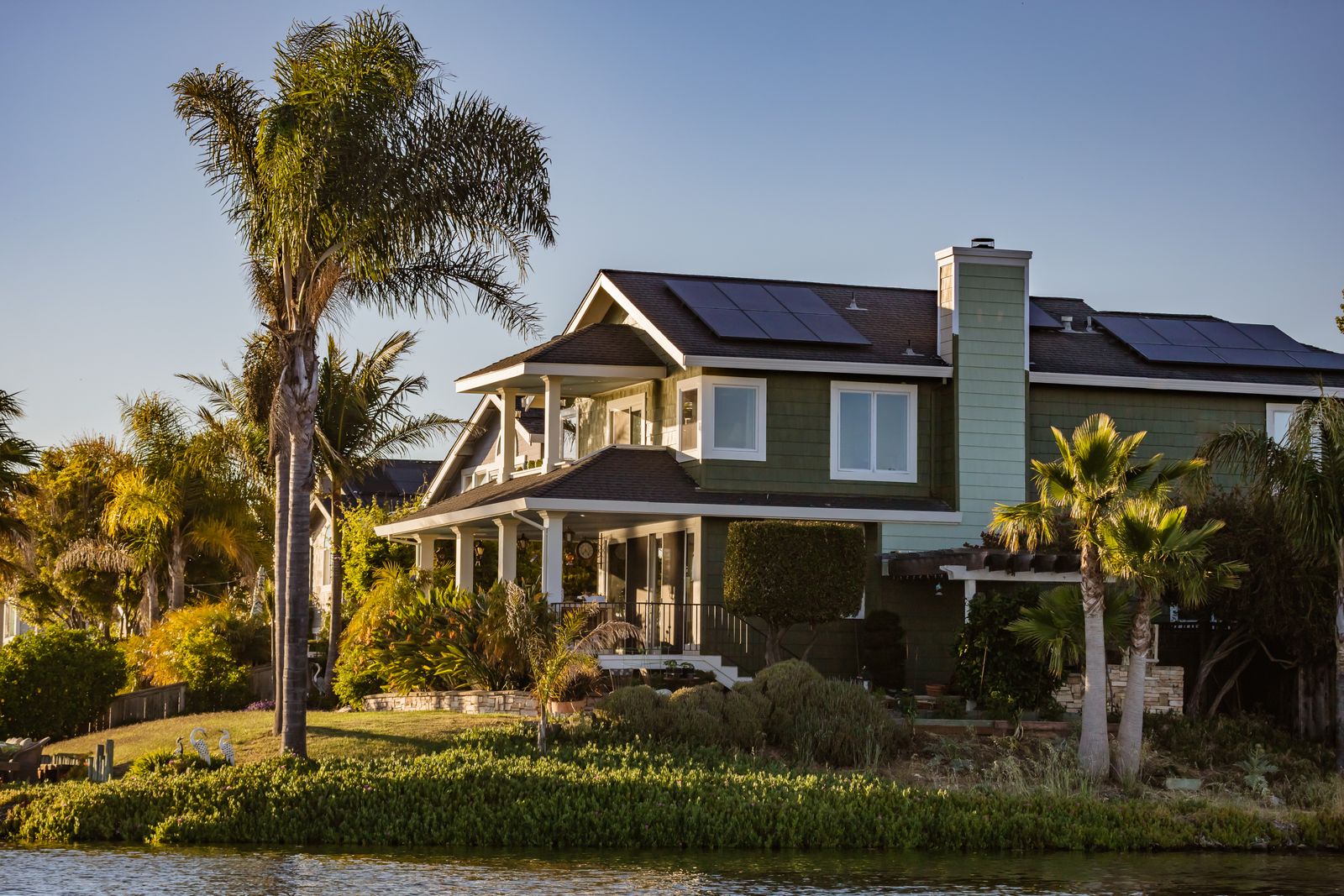 Hệ thống điện mặt trời hybrid 8,68kWp lưu trữ 15,36kWh cho hộ gia đình tại Ninh Kiều, Cần Thơ