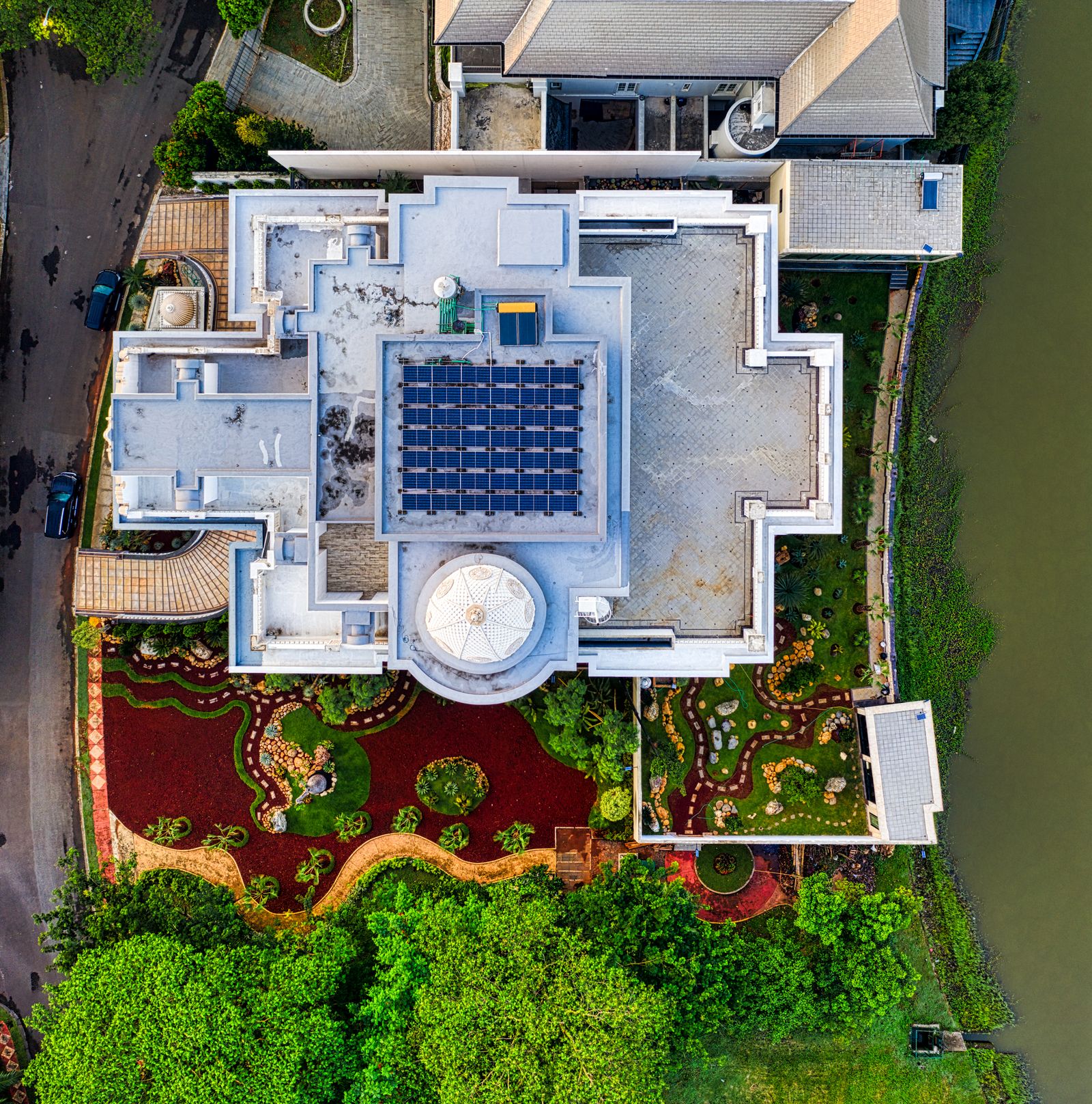Hệ thống điện mặt trời hybrid 10,54kWp lưu trữ 20kWh cho biệt thự tại Vũng Tàu